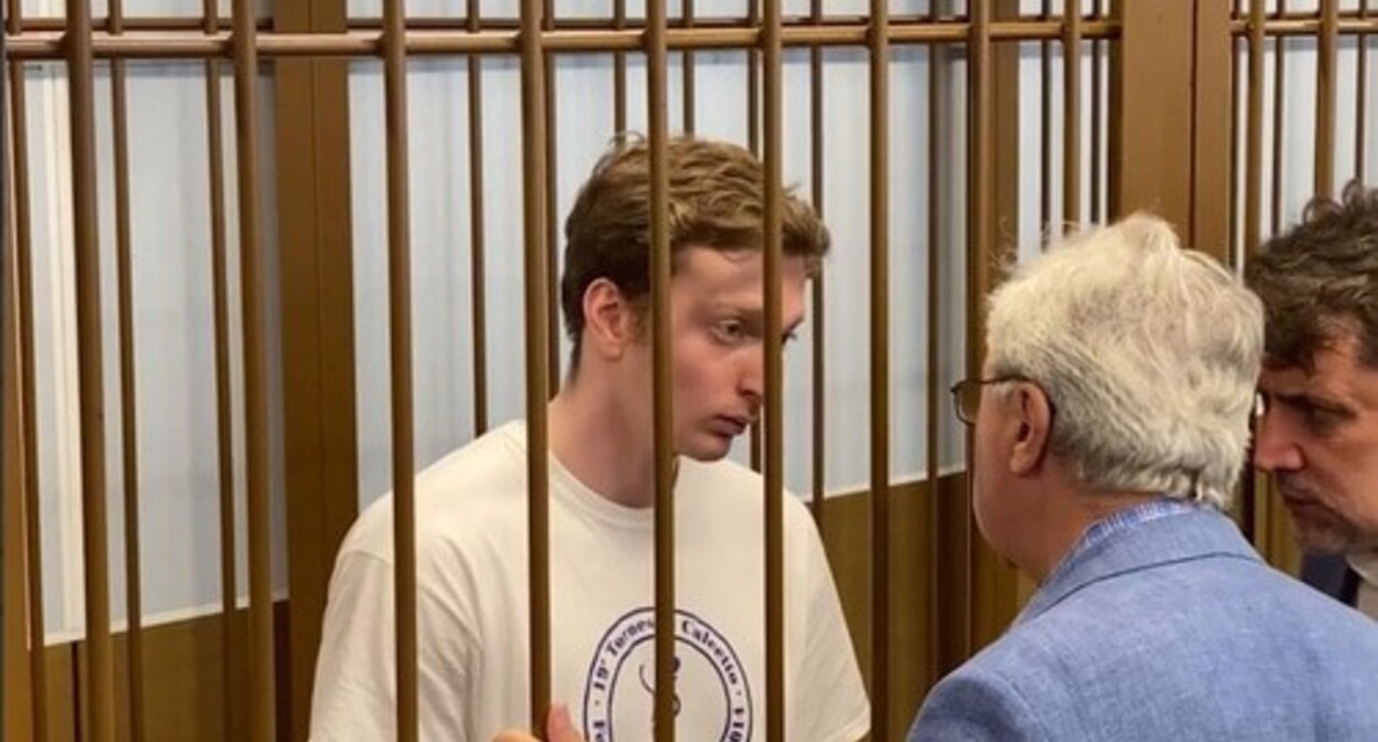 Timur Bazhaev in a courtroom. Photo: 360 TV channel https://vk.com/wall-43618728_3090896