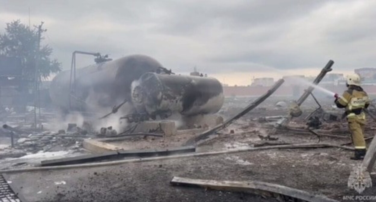 Fire-fighting after an explosion at a fuelling station in Grozny. Screenshot of a video by the Ministry for Emergencies https://t.me/mchs_official/23301