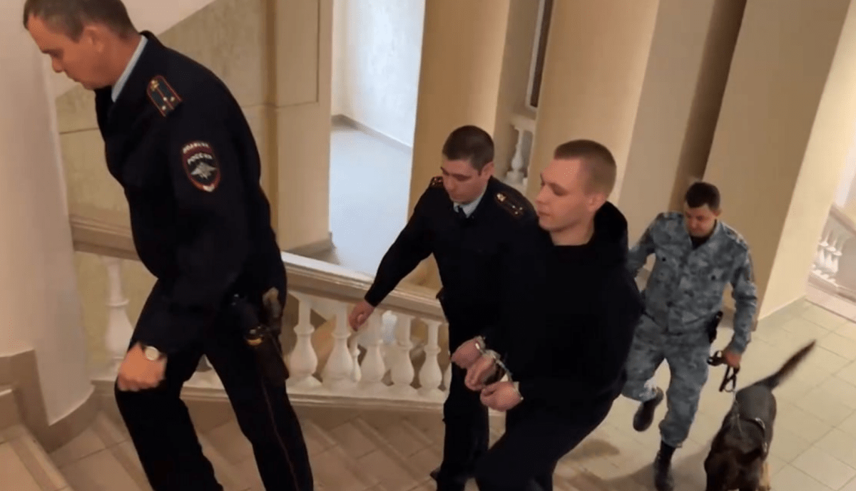 Nikita Zhuravel is convoyed to the court. Screenshot of a photo posted by "Volgograd 24" on November 15, 2024 https://t.me/volgograd_24/23770 Nikita Zhuravel is convoyed to the court. Screenshot of a photo posted by "Volgograd 24" on November 15, 2024 https://t.me/volgograd_24/23770