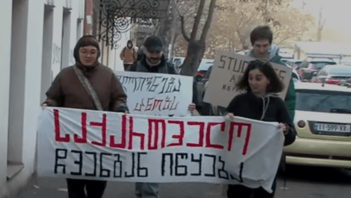 Students of the Academy of Arts with a poster saying, "Georgia begins with us." Screenshot of a video posted by the “Pirveli” TV Company on January 8, 2025 https://tvpirveli.ge/ka/siaxleebi/sazogadoeba/91147-saqartvelo-itskeba-chvengan-universitetebshi-protestma-ipetqa