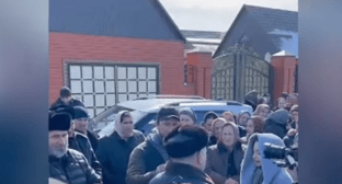 Gatherings of residents in a Chechen village. Screenshot of a video posted on March 5, 2025 https://www.youtube.com/watch?v=rrXj5pLOzKo