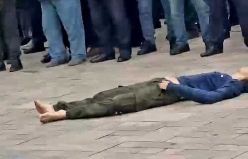 The rally held near the body of the teenager killed in Achkhoi-Martan. Screenshot of a video posted by the Chechen opposition Telegram channel The rally held near the body of the teenager killed in Achkhoi-Martan. Screenshot of a video posted by the Chechen opposition Telegram channel