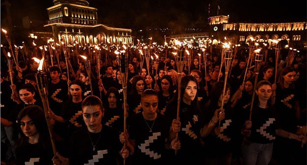 A torchlight procession in Yerevan. Photo: Narek Alexanyan https://hetq.am A torchlight procession in Yerevan. Photo: Narek Alexanyan https://hetq.am