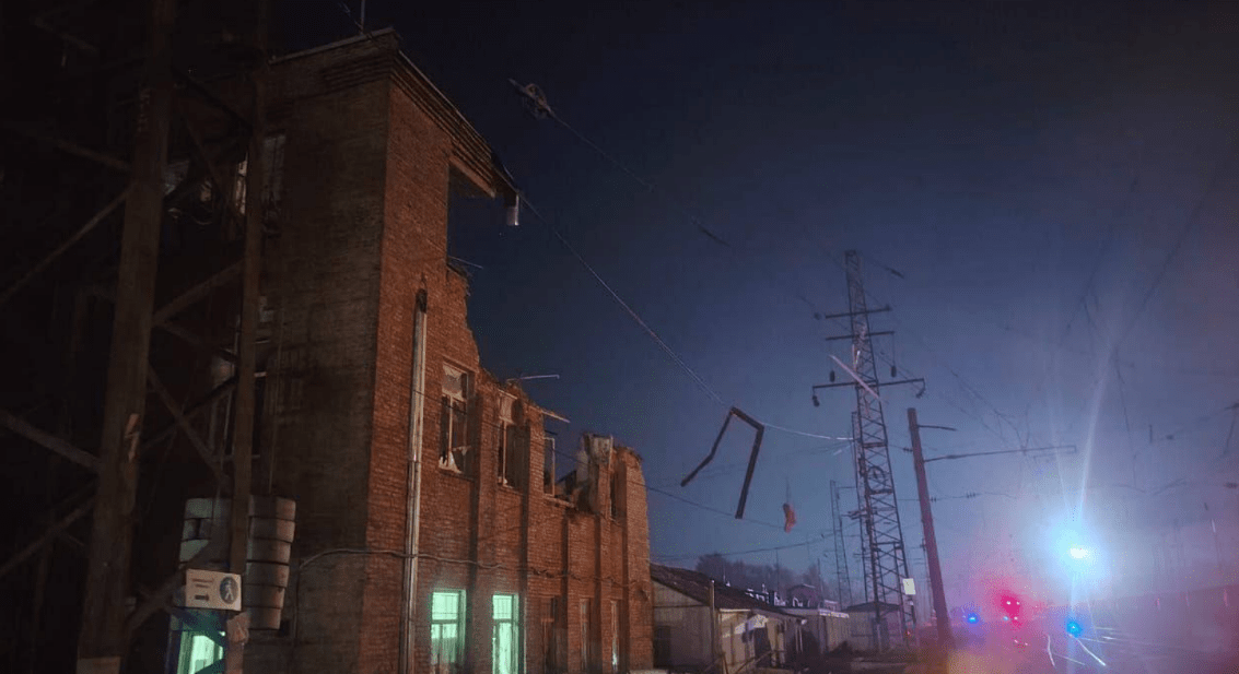 The station building in the village of Kamenolomny. Screenshot of a photo from the Telegram channel 161.ru from 21.07.25, https://t.me/news161ru/68355ю The station building in the village of Kamenolomny. Screenshot of a photo from the Telegram channel 161.ru from 21.07.25, https://t.me/news161ru/68355ю