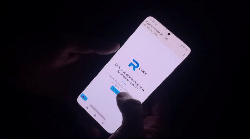 Connecting to a free Wi-Fi hotspot in Makhachkala. Still frame from the video of the Russian State Television and Radio Broadcasting Company "Dagestan" from 12.08.25, https://t.me/mir_cifri/5418 Connecting to a free Wi-Fi hotspot in Makhachkala. Still frame from the video of the Russian State Television and Radio Broadcasting Company "Dagestan" from 12.08.25, https://t.me/mir_cifri/5418