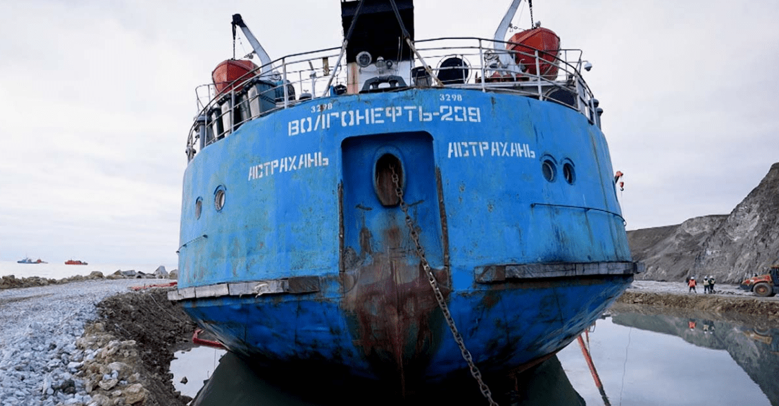 Tanker "Volgoneft-239", screenshot of photo "Kuban24", https://kuban24.tv/item/apellyatsiya-zakrepila-za-vlastyami-kryma-pravo-na-podem-chasti-volgonefti-239 Tanker "Volgoneft-239", screenshot of photo "Kuban24", https://kuban24.tv/item/apellyatsiya-zakrepila-za-vlastyami-kryma-pravo-na-podem-chasti-volgonefti-239