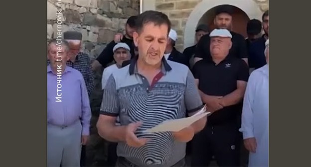 Residents of Khutnib during a video address. August 20, 2025. Screenshot of the "Caucasian Knot" video Residents of Khutnib during a video address. August 20, 2025. Screenshot of the "Caucasian Knot" video