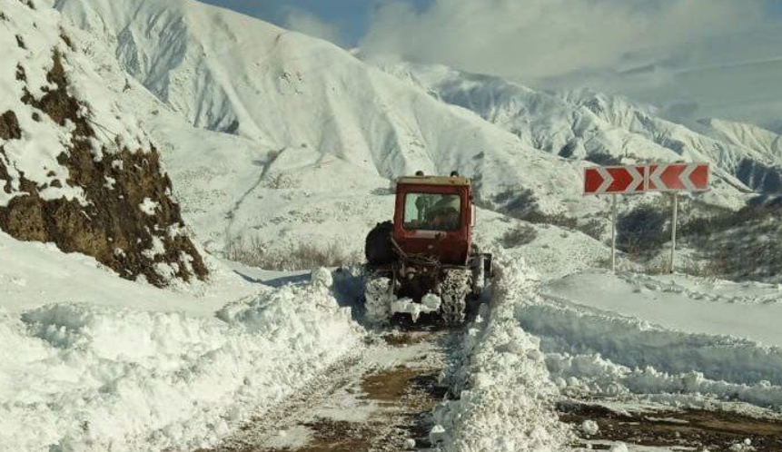 Road clearing. Screenshot from the Dagestan Ministry of Transport's Telegram channel, December 30, 2025, https://t.me/mintransRD/10963. Road clearing. Screenshot from the Dagestan Ministry of Transport's Telegram channel, December 30, 2025, https://t.me/mintransRD/10963.