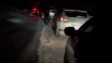 After heavy snowfall, dozens of people were trapped on a federal road near the village of Shauri. TG-Channel/https://t.me/chernovik_new/6528?single After heavy snowfall, dozens of people were trapped on a federal road near the village of Shauri. TG-Channel/https://t.me/chernovik_new/6528?single