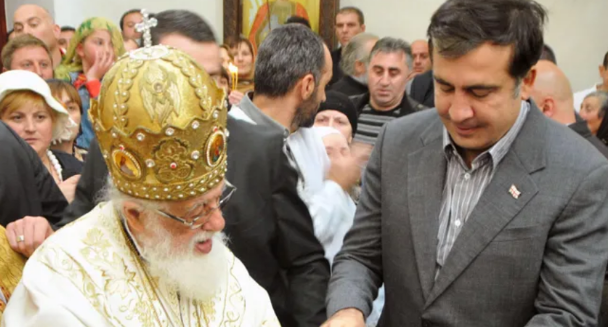 Ilia II and Mikheil Saakashvili. Screenshot from Interpressnews photo from March 19, 2026, https://www.interpressnews.ge/ru/article/173886-mikhail-saakashvili-proshu-dostavit-menia-na-pokhorony-patriarcha-kak-ego-druga-tretego-prezidenta-gruzii Ilia II and Mikheil Saakashvili. Screenshot from Interpressnews photo from March 19, 2026, https://www.interpressnews.ge/ru/article/173886-mikhail-saakashvili-proshu-dostavit-menia-na-pokhorony-patriarcha-kak-ego-druga-tretego-prezidenta-gruzii