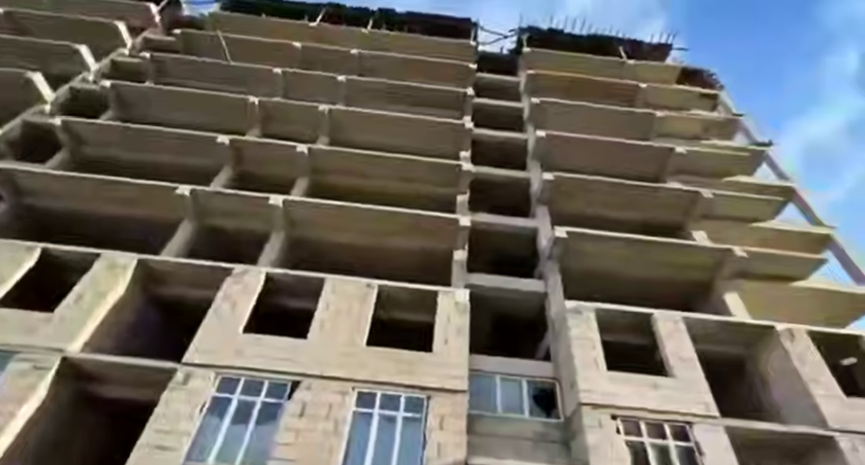 Shareholders of the "Cozy House" housing cooperative appealed to the head of Dagestan with a request to complete the building. Photo: Tut Dagestan / Telegram channel Shareholders of the "Cozy House" housing cooperative appealed to the head of Dagestan with a request to complete the building. Photo: Tut Dagestan / Telegram channel