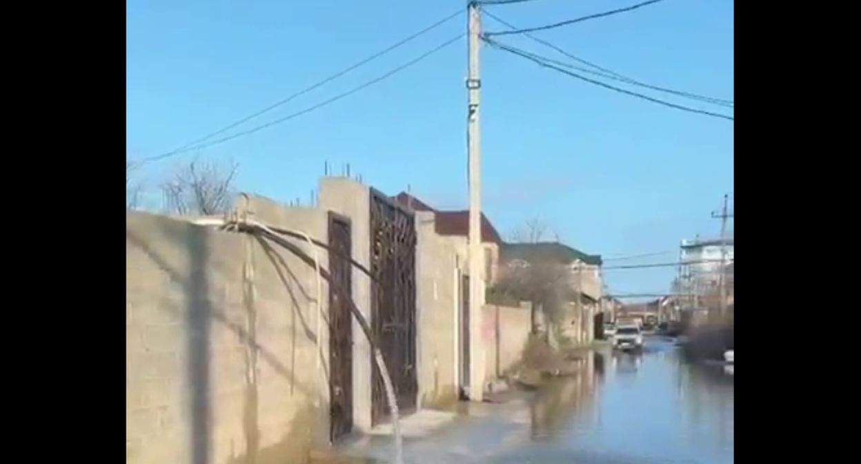 A street in the village of Karaman-2. A still from a video from the Telegram channel "Patient Monitor and Housing and Utilities" from April 9, https://t.me/monitor_pacienta_i_zkh/4254 A street in the village of Karaman-2. A still from a video from the Telegram channel "Patient Monitor and Housing and Utilities" from April 9, https://t.me/monitor_pacienta_i_zkh/4254