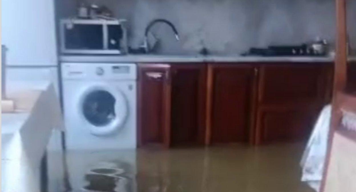 A flooded house. Still from a video from the Telegram channel "Atypical Makhachkala" from April 18, 2026, https://t.me/official_atypical_chat/32657554. A flooded house. Still from a video from the Telegram channel "Atypical Makhachkala" from April 18, 2026, https://t.me/official_atypical_chat/32657554.