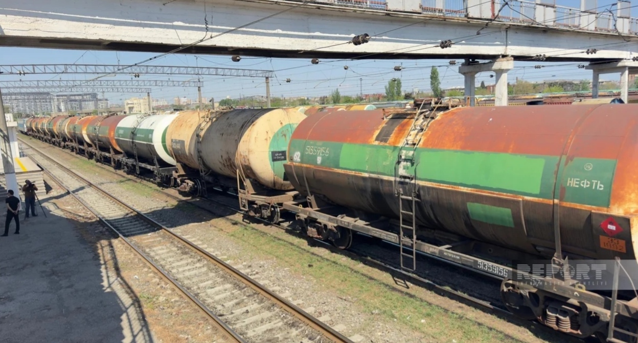 Fuel tanks at the Bilajari station before being shipped to Armenia. May 10, 2026. Photo: Report https://report.az/ru/infrastruktura/azerbajdzhan-otpravit-v-armeniyu-ocherednvuyu-partiyu-nefteproduktov Fuel tanks at the Bilajari station before being shipped to Armenia. May 10, 2026. Photo: Report https://report.az/ru/infrastruktura/azerbajdzhan-otpravit-v-armeniyu-ocherednvuyu-partiyu-nefteproduktov