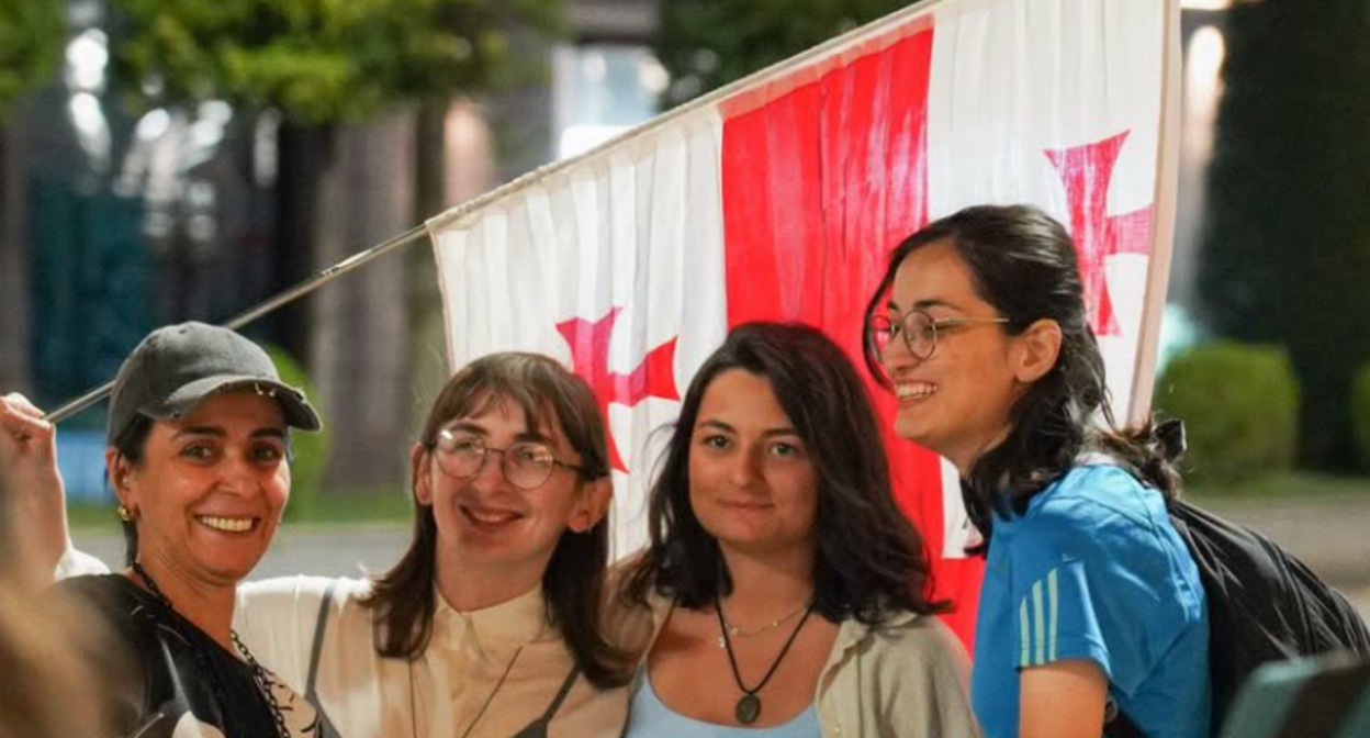 Participants of the action near the Parliament of Georgia. Screenshot of a photo by Mo Se from 19.07.26, https://www.facebook.com/photo?fbid=4375766539404751&set=pcb.4375766702738068 (the activities of the company Meta, which owns the social network, are banned in Russia). Participants of the action near the Parliament of Georgia. Screenshot of a photo by Mo Se from 19.07.26, https://www.facebook.com/photo?fbid=4375766539404751&set=pcb.4375766702738068 (the activities of the company Meta, which owns the social network, are banned in Russia).