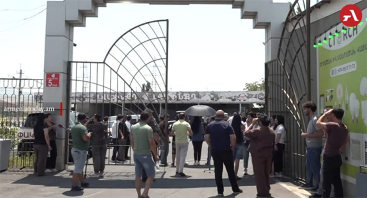 Protest action by employees of Tsarukyan's "Arinj Mall". July 23, 2026. Photo: https://armeniatoday.am/society-ru/1105872/ Protest action by employees of Tsarukyan's "Arinj Mall". July 23, 2026. Photo: https://armeniatoday.am/society-ru/1105872/