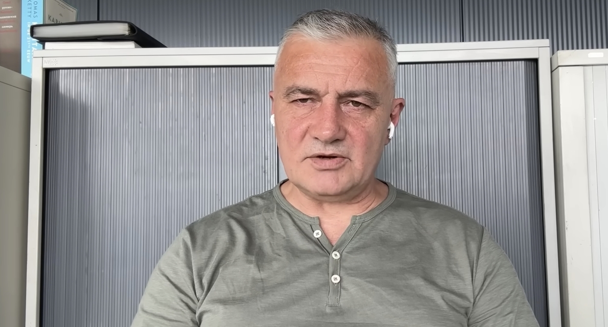 Rustam Khuzhev. Frame from the video MINVAL POLITIKA / YouTube Rustam Khuzhev. Frame from the video MINVAL POLITIKA / YouTube